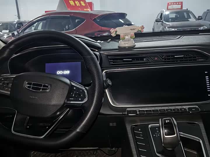 Фото 9 - Geely Atlas