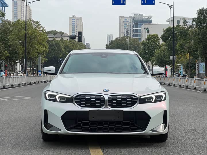 Photo 2 - BMW 3 Series