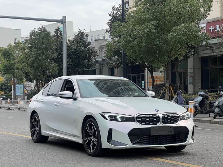 Photo 3 - BMW 3 Series