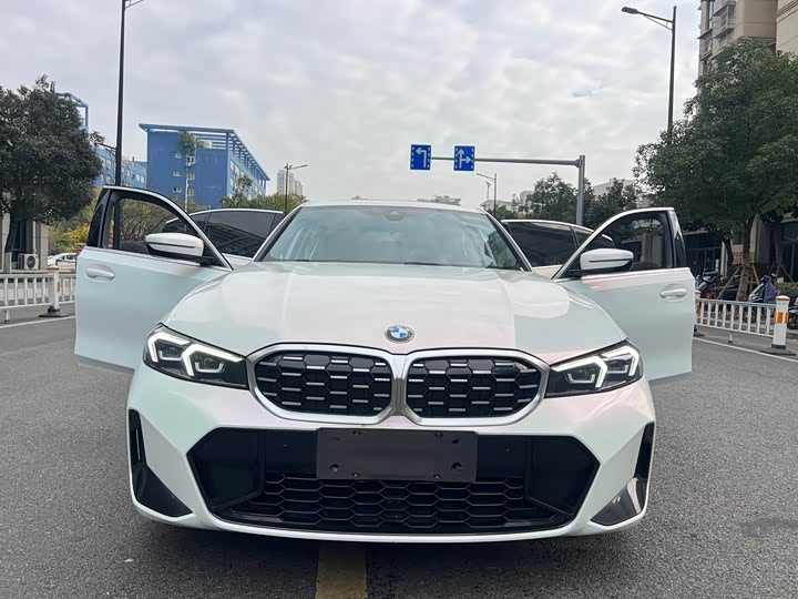 Photo 8 - BMW 3 Series