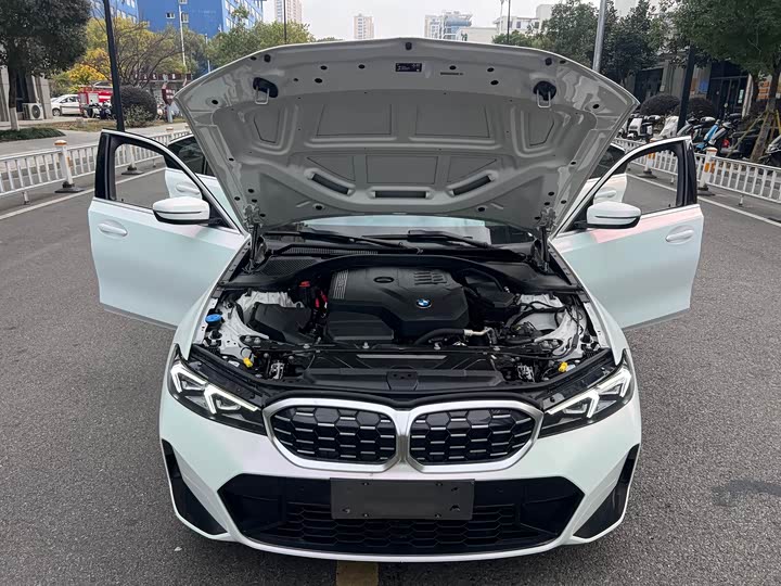 Photo 9 - BMW 3 Series