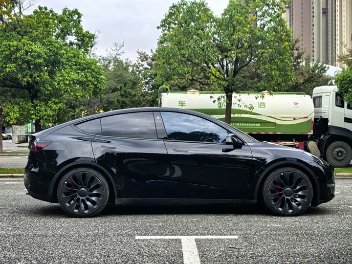 Фото 4 - Tesla Model Y