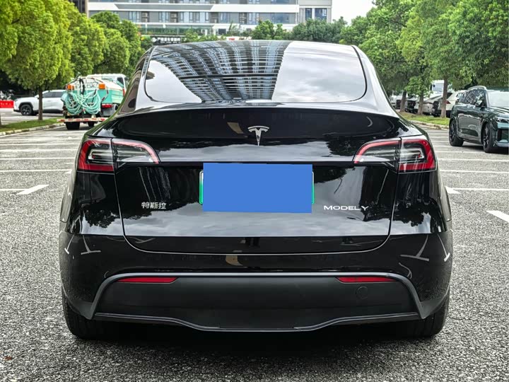 Фото 6 - Tesla Model Y