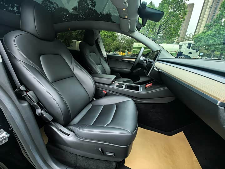 Фото 8 - Tesla Model Y