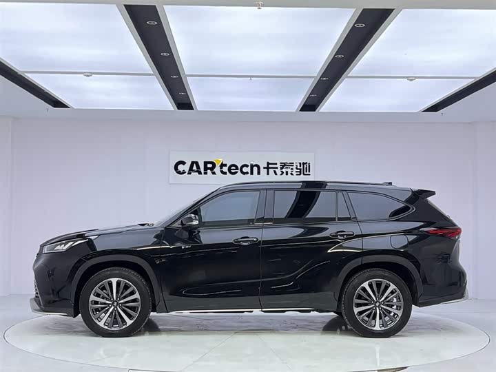 Фото 2 - Toyota Crown Kluger