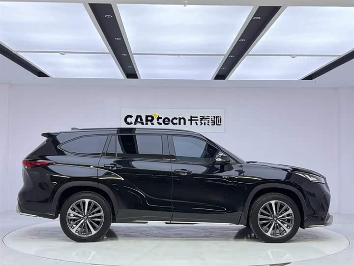 Фото 6 - Toyota Crown Kluger