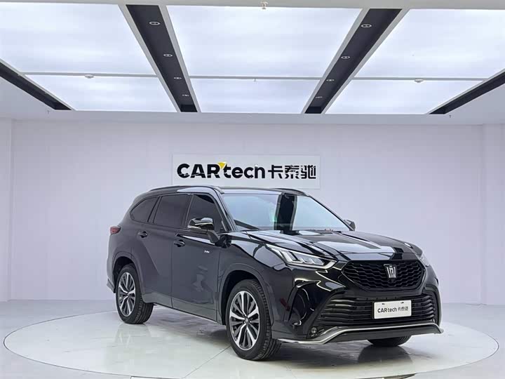 Фото 7 - Toyota Crown Kluger