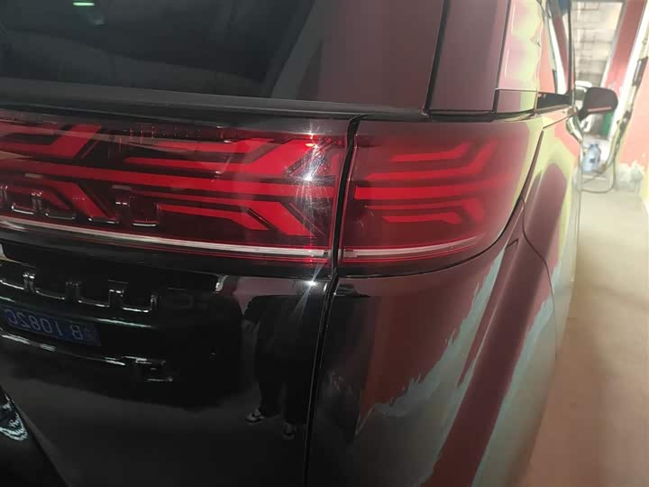 Фото 8 - Denza D9