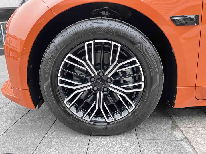 Фото 2 - Zeekr 001