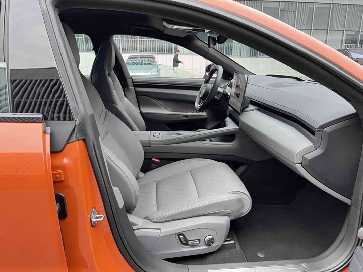 Фото 9 - Zeekr 001