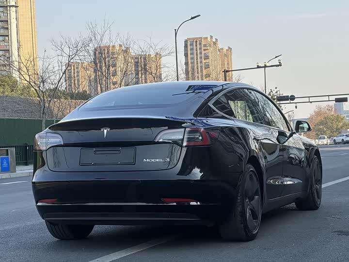 Фото 7 - Tesla Model 3