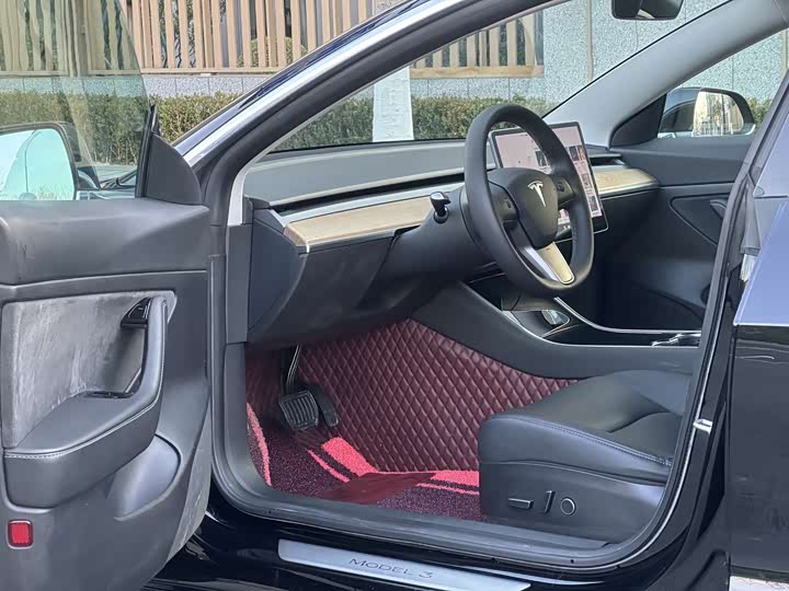 Фото 8 - Tesla Model 3