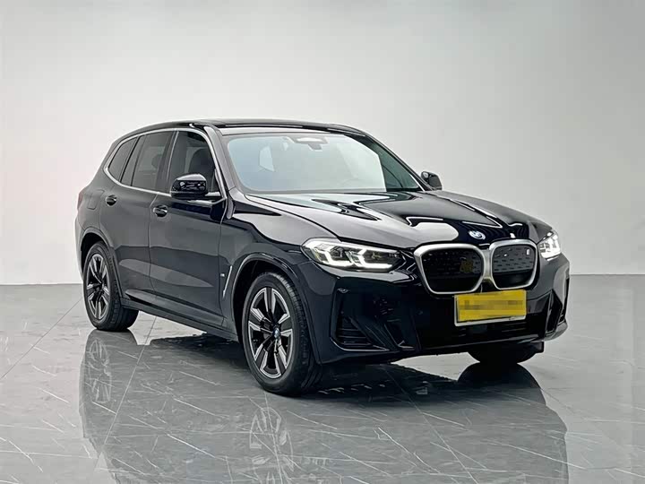 Фото 8 - BMW iX3