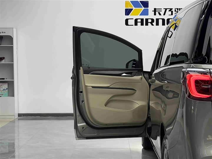 Фото 5 - Buick GL8 ES