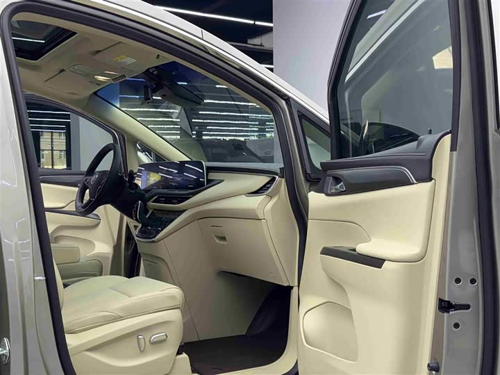 Фото 8 - Buick GL8 ES