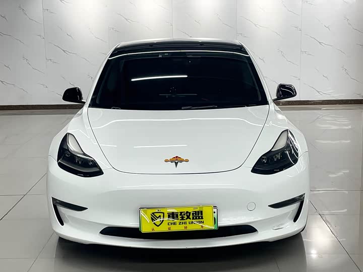 Фото 2 - Tesla Model 3