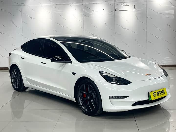 Фото 3 - Tesla Model 3