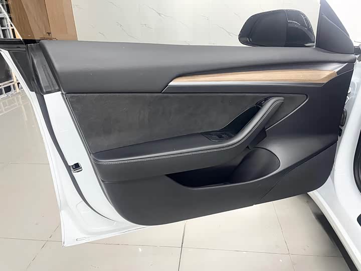 Фото 8 - Tesla Model 3