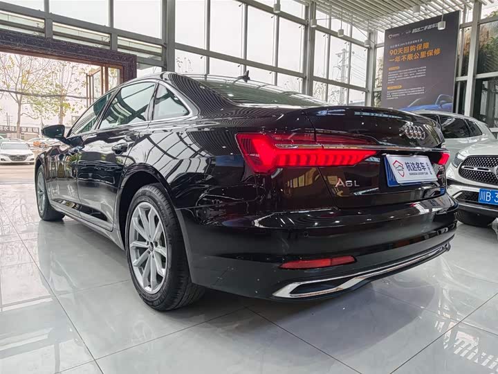 Фото 4 - Audi A6L