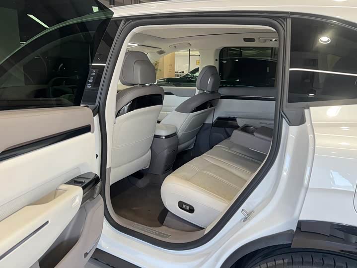 Фото 9 - Zeekr 7X