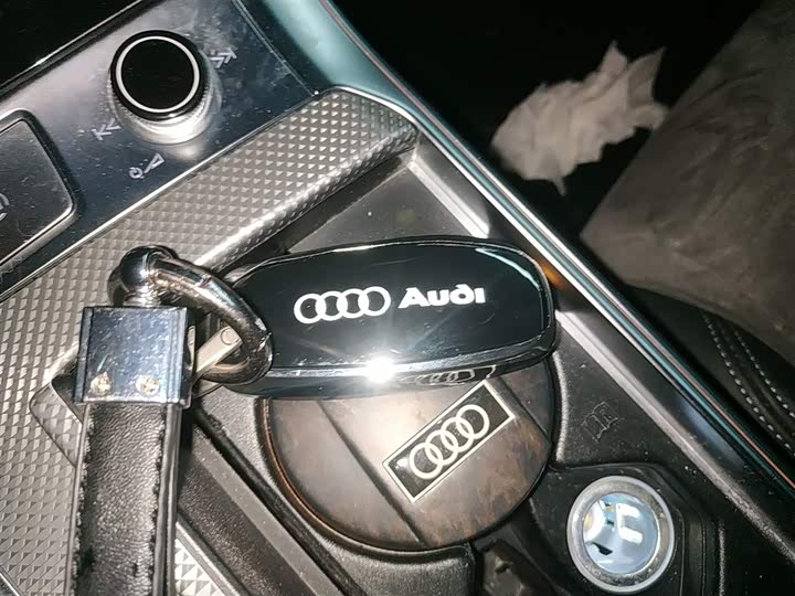 Фото 9 - Audi A6L