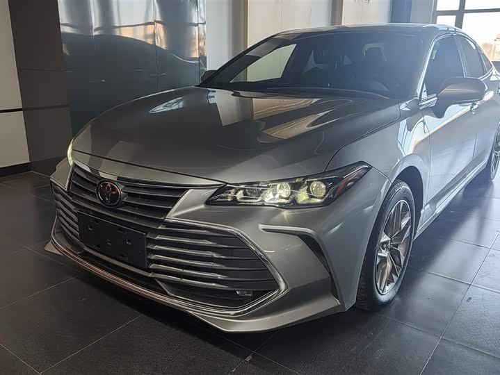 Фото 1 - Toyota Avalon