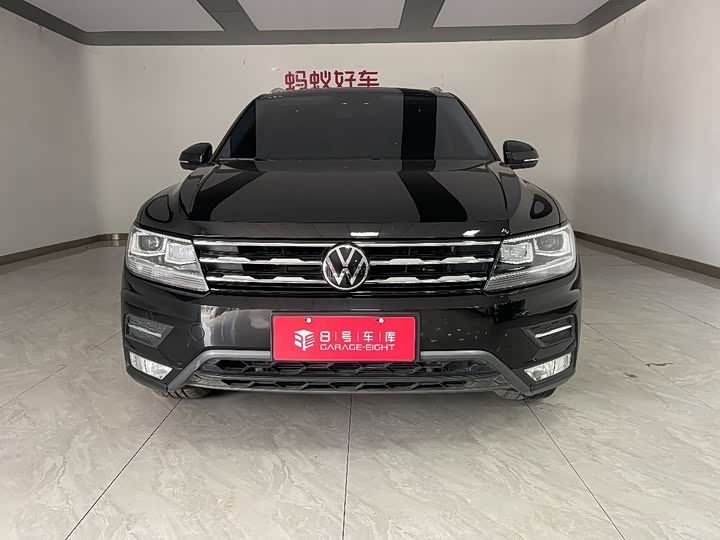 Фото 2 - Volkswagen Tiguan L Pro