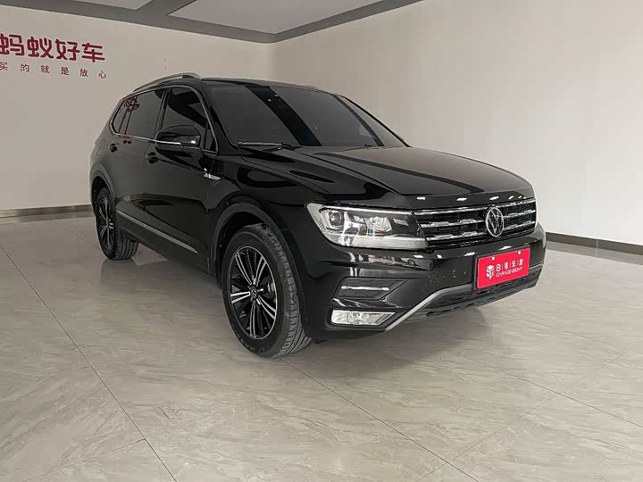 Фото 3 - Volkswagen Tiguan L Pro