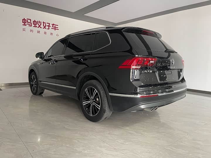 Фото 4 - Volkswagen Tiguan L Pro
