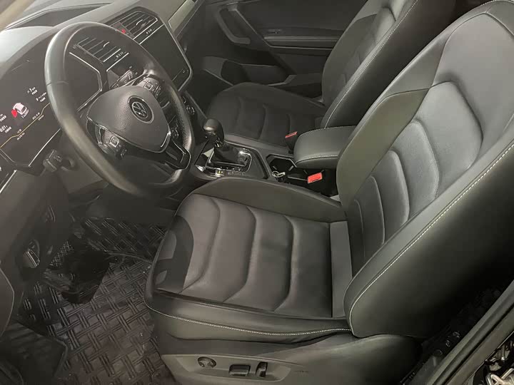 Фото 9 - Volkswagen Tiguan L Pro