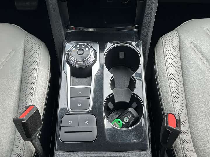 Фото 9 - Ford Escape