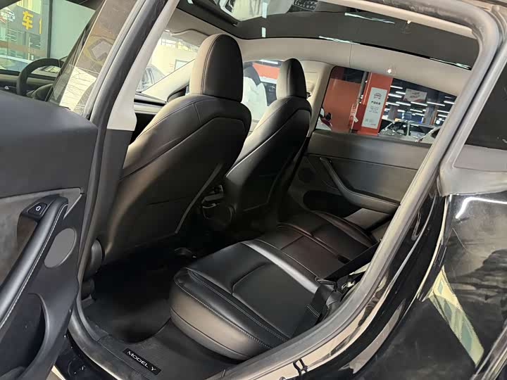 Фото 6 - Tesla Model Y