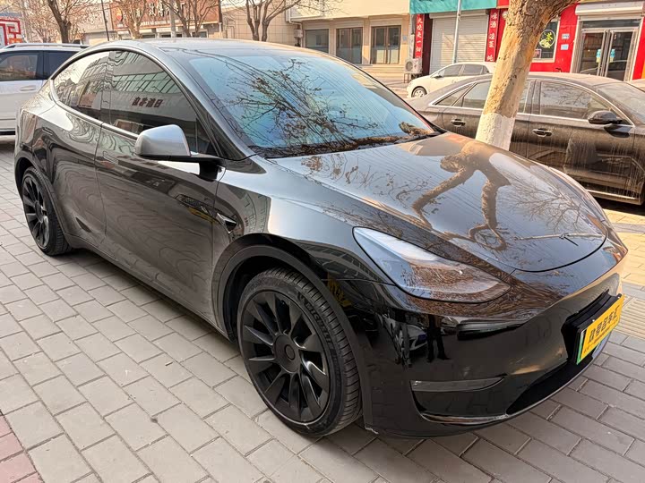 Фото 3 - Tesla Model Y