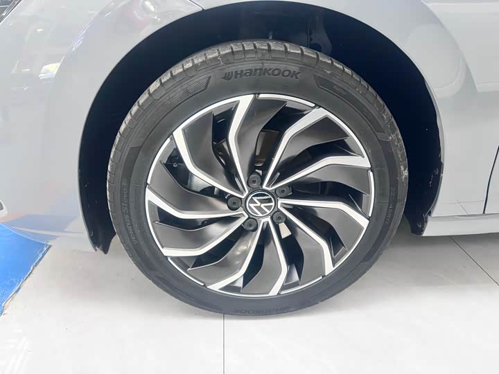 Фото 4 - Volkswagen Golf