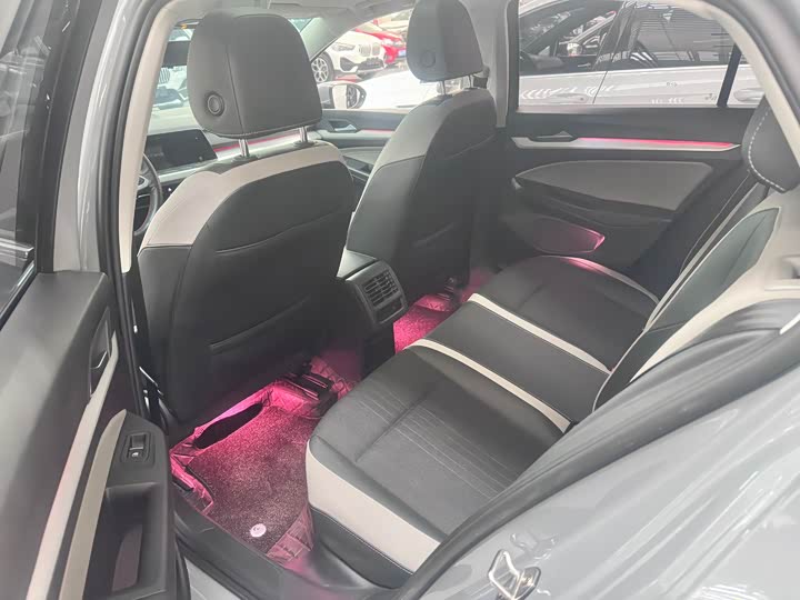 Фото 9 - Volkswagen Golf