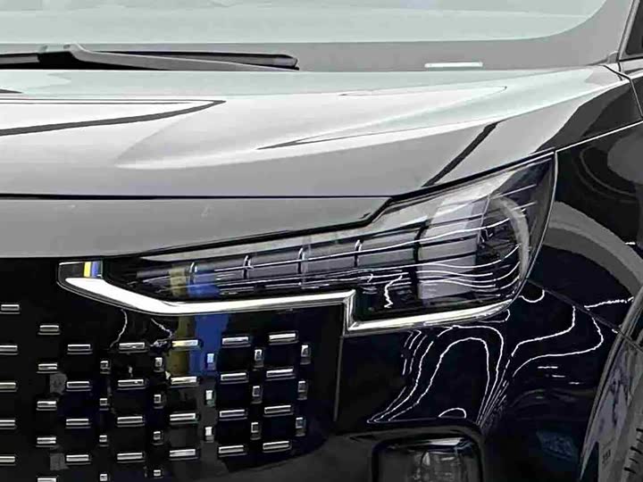 Фото 3 - Volvo EM90