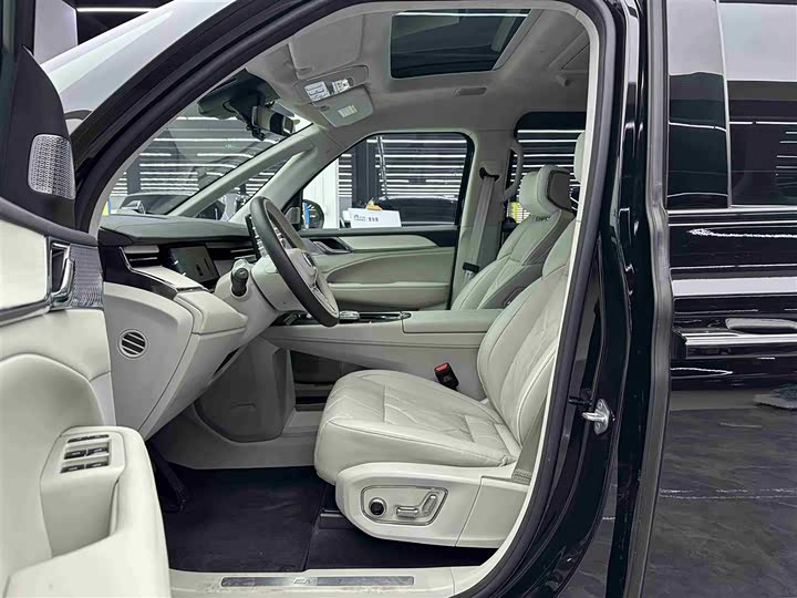 Фото 6 - Volvo EM90