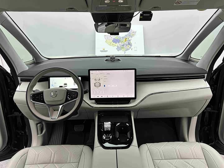 Фото 9 - Volvo EM90