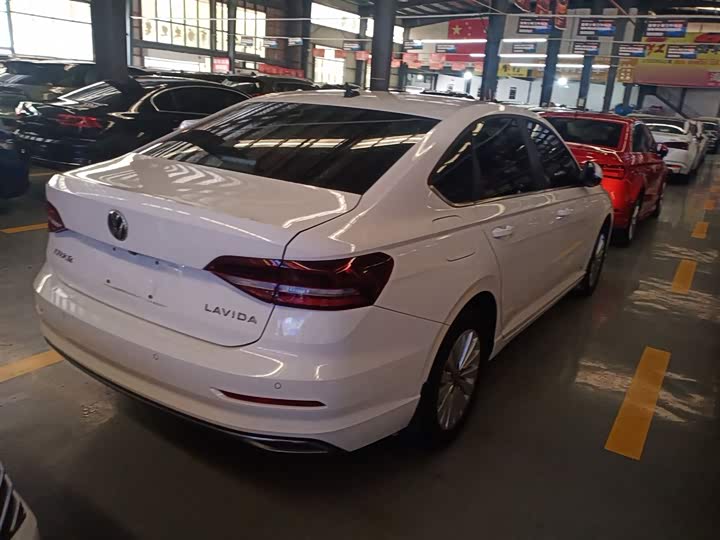 Фото 7 - Volkswagen Lavida