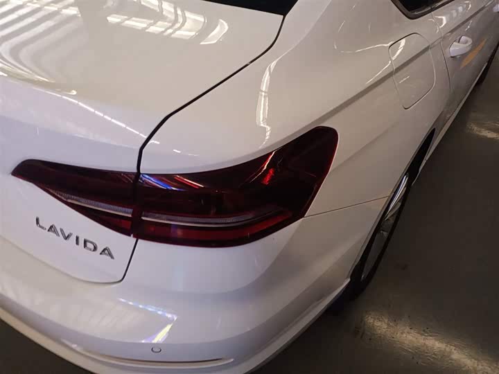 Фото 8 - Volkswagen Lavida