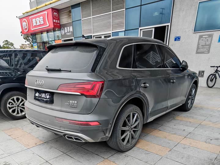 Фото 9 - Audi Q5L