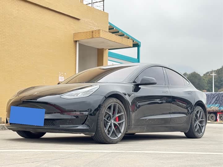 Фото 1 - Tesla Model 3