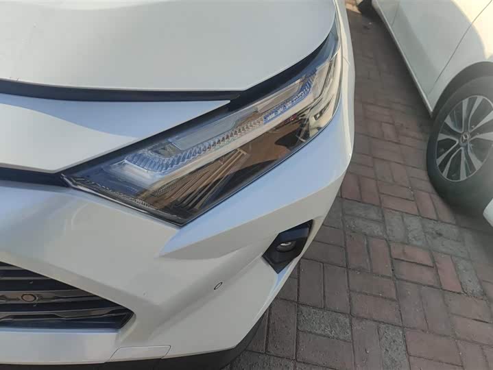 Фото 5 - Toyota RAV4