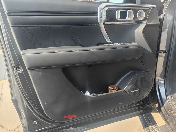 Фото 7 - Tank 400 Hybrid