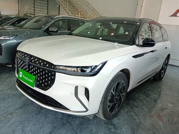 Фото 2 - Lincoln Nautilus