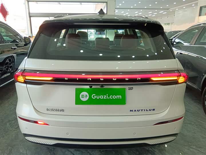 Фото 6 - Lincoln Nautilus