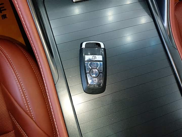 Фото 9 - Lincoln Nautilus