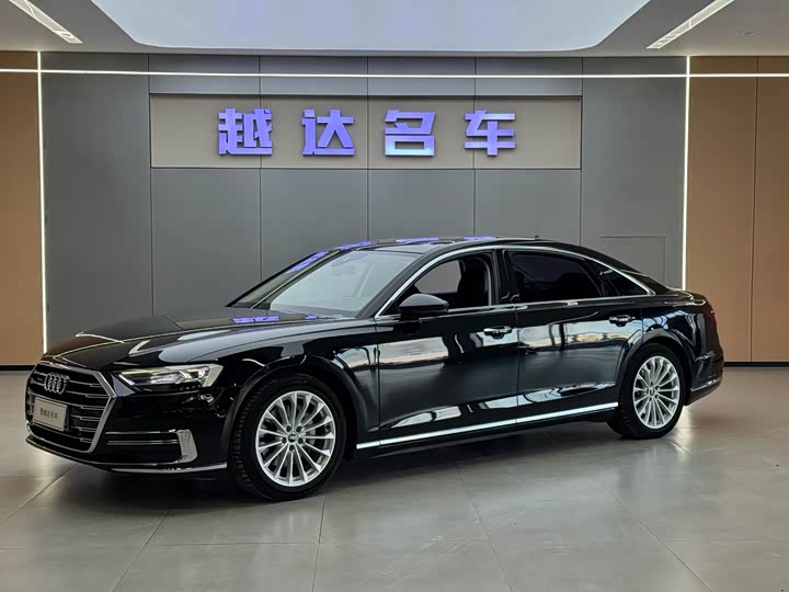 Фото 1 - Audi A8