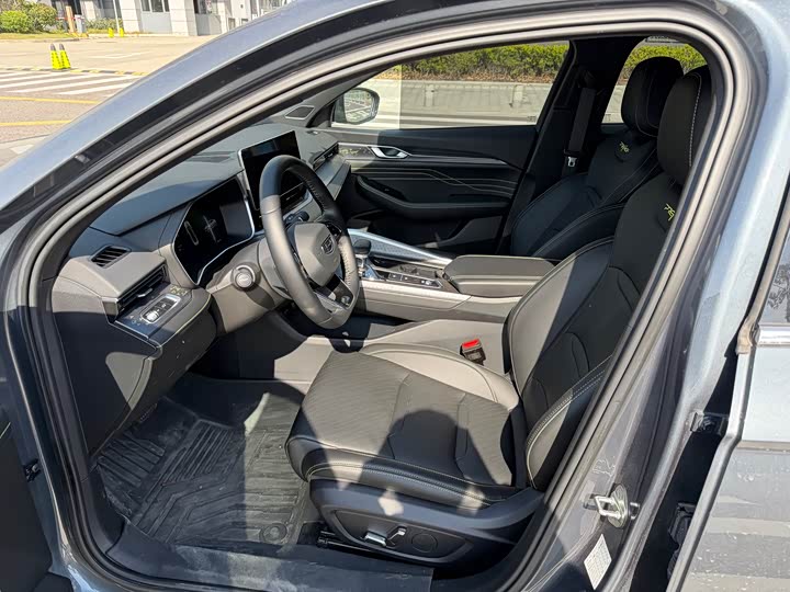 Photo 4 - Geely Preface