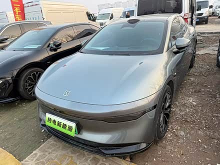 Фото 1 - Zeekr 007